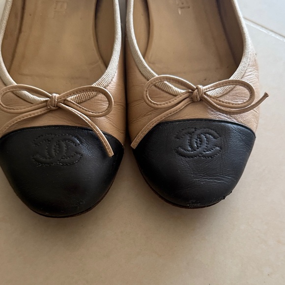 CHANEL Women's Beige and Black Loafers - Picture 1 of 16